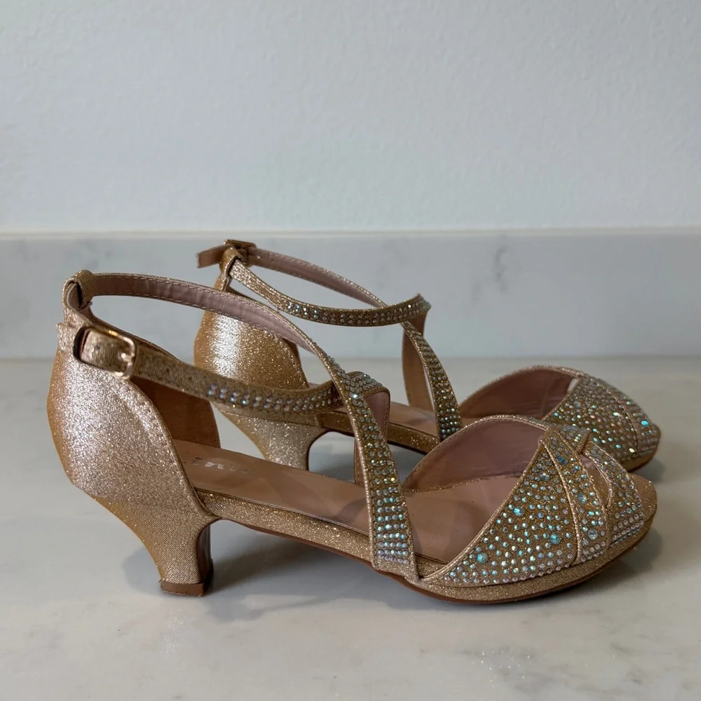 Girls’ Elegant Glittering Strappy Sandals, size Y3